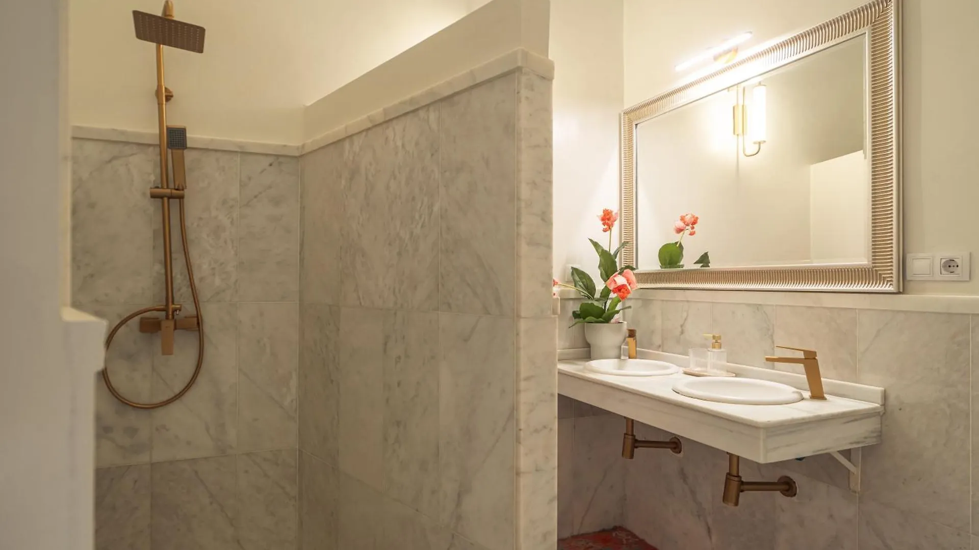 Alise Apartments Tetuan, By Homing U Σεβίλλη