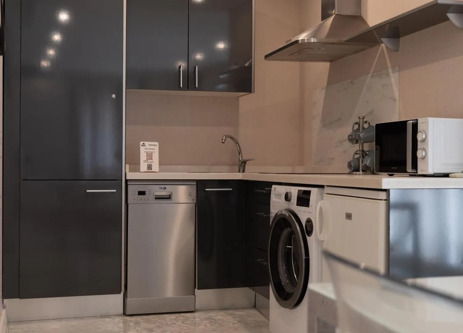 Alise Apartments Tetuan, By Homing U Σεβίλλη